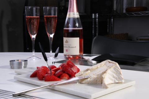champagne ost och jordgubbar