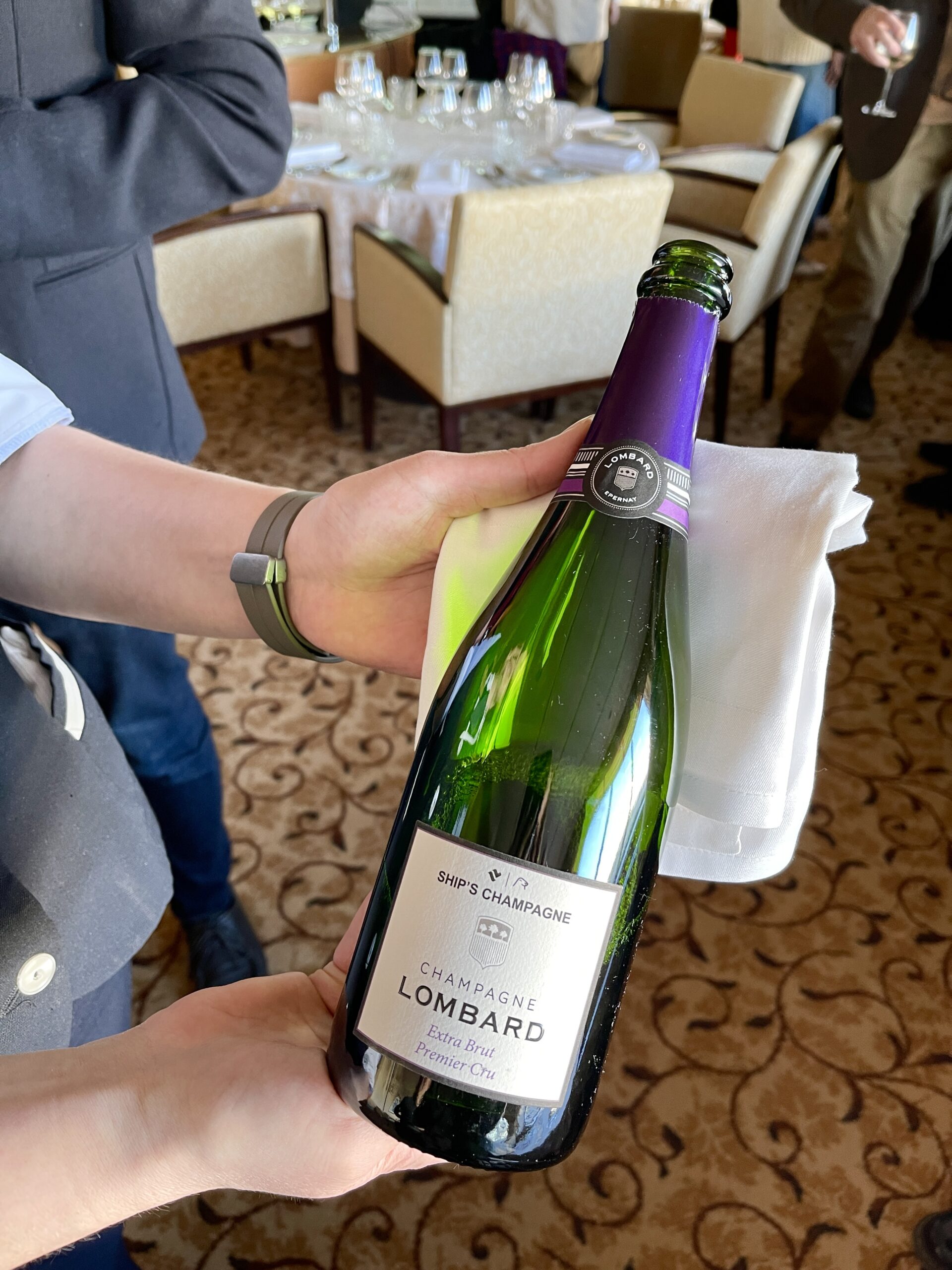Visit Estonia lyxlunch med champagne på Baltic Queen - Lombard Extra Brut Premier Cru